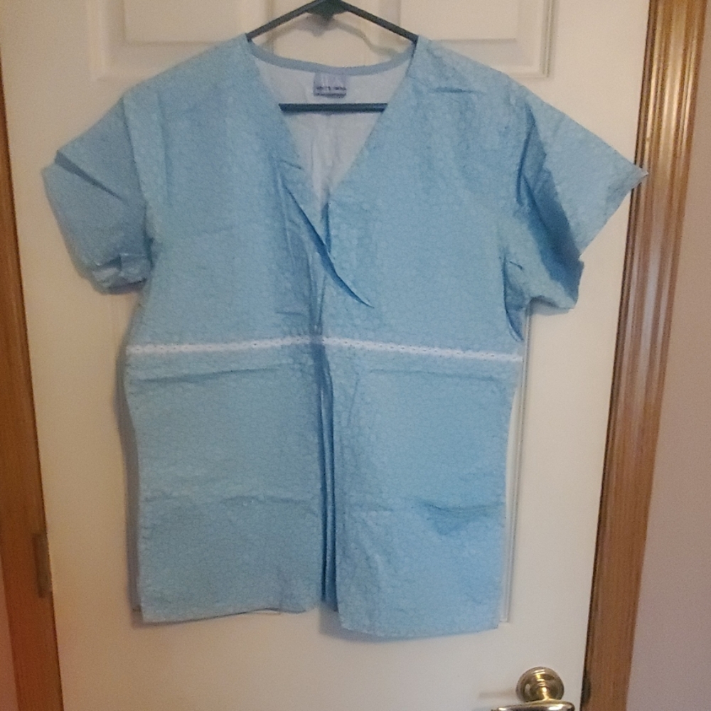 White Swan scrub top , Super cute for spring